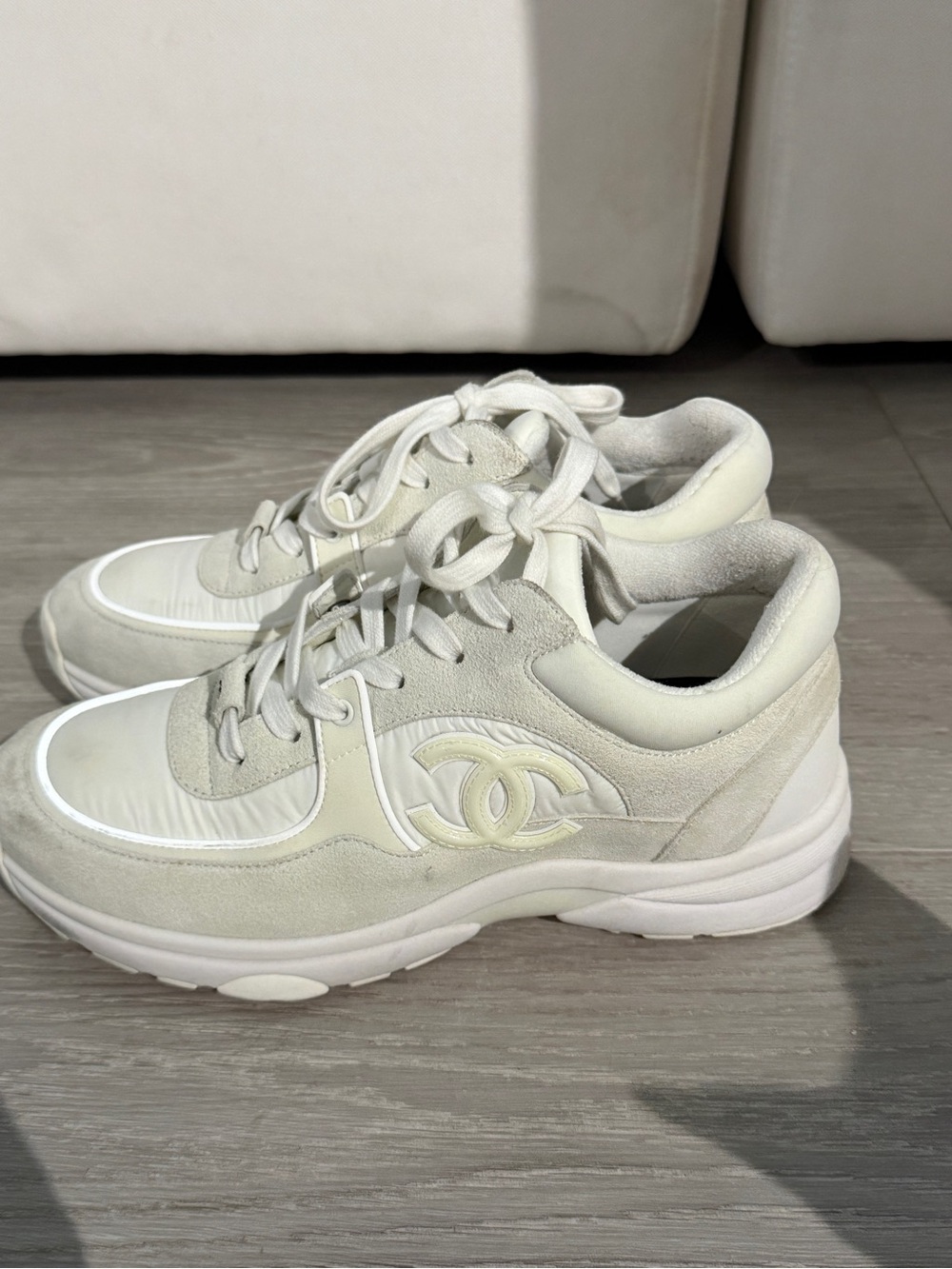 CHANEL White Cream CC Logo Low-Top Sneakers